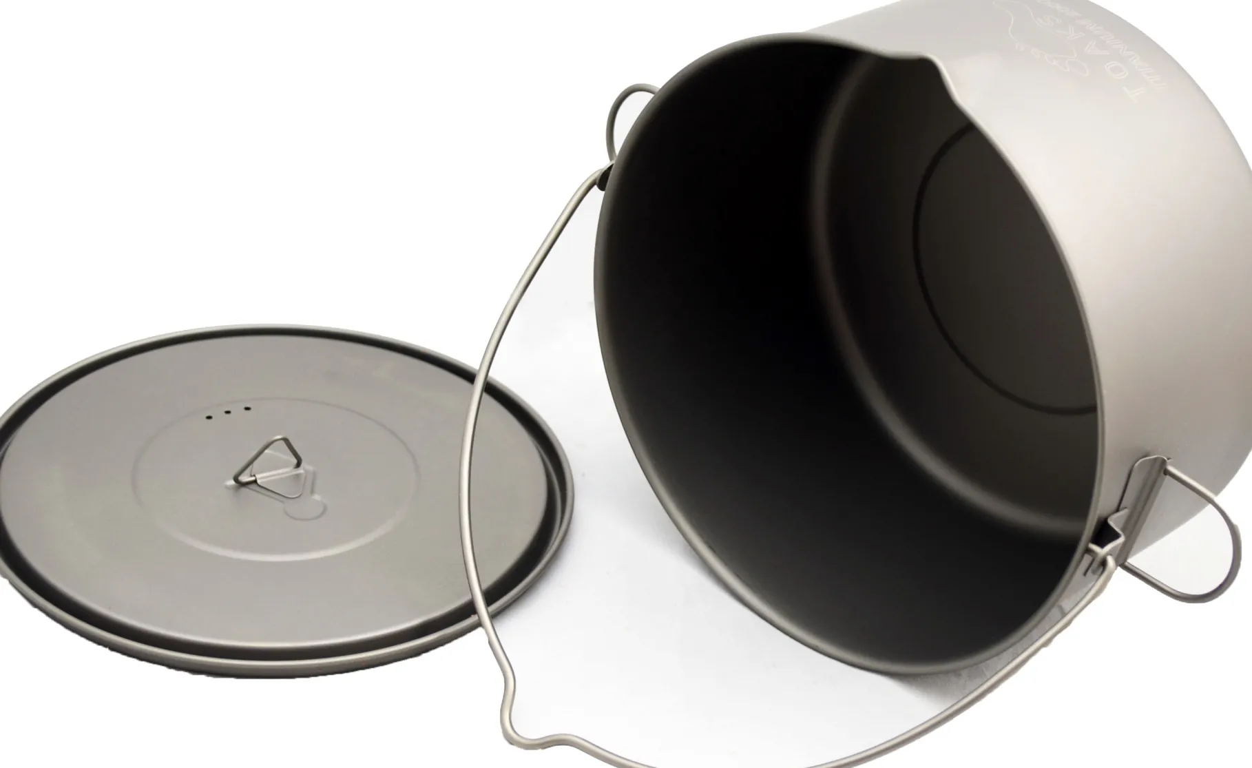 Titanium 2000 ml Pot with Bail Handle