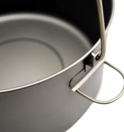 Titanium 2000 ml Pot with Bail Handle
